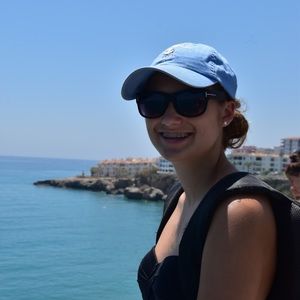 Meet your Posher, Abby